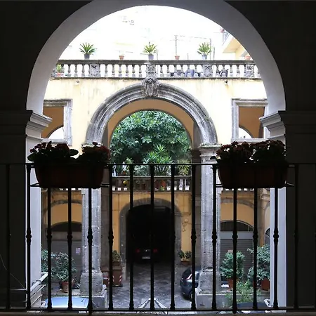 לינה וארוחת בוקר Sarracino Relais 4*